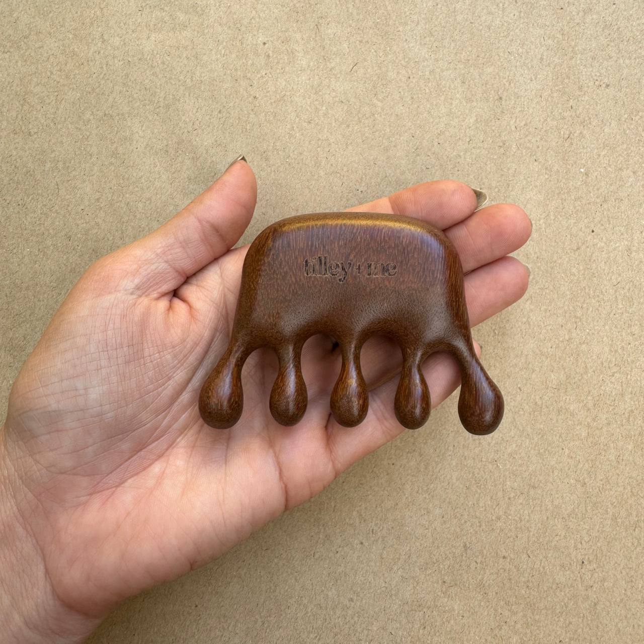 Tilley + Me Sandalwood Pet Massage Tool – Relieves Shedding & Boosts Circulation